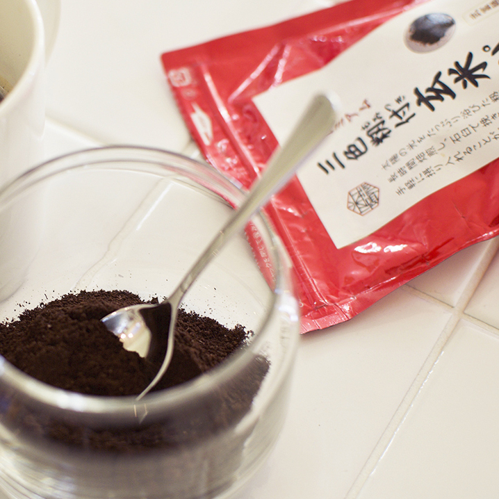 自然栽培 籾付き黒焼き玄米茶 150g X２袋 無農薬無肥料の殻付き玄米をじっくり焙煎 自然治癒力を高める効果に期待 粉砕 粗挽き 流行に 粉砕